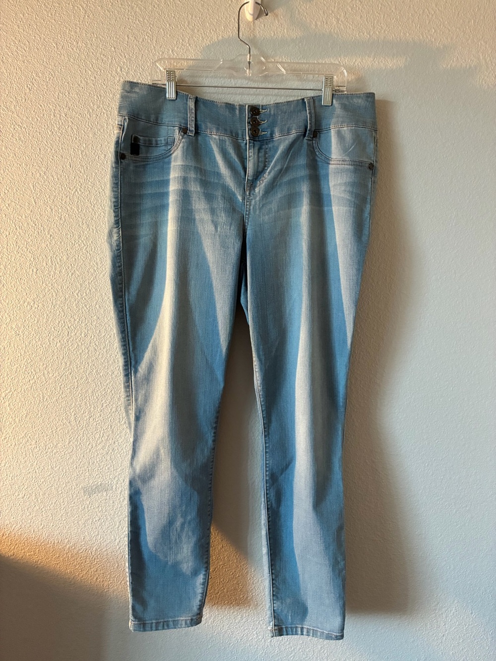 Torrid Light Wash Women’s Stretch Jeans - Classic Slim Fit